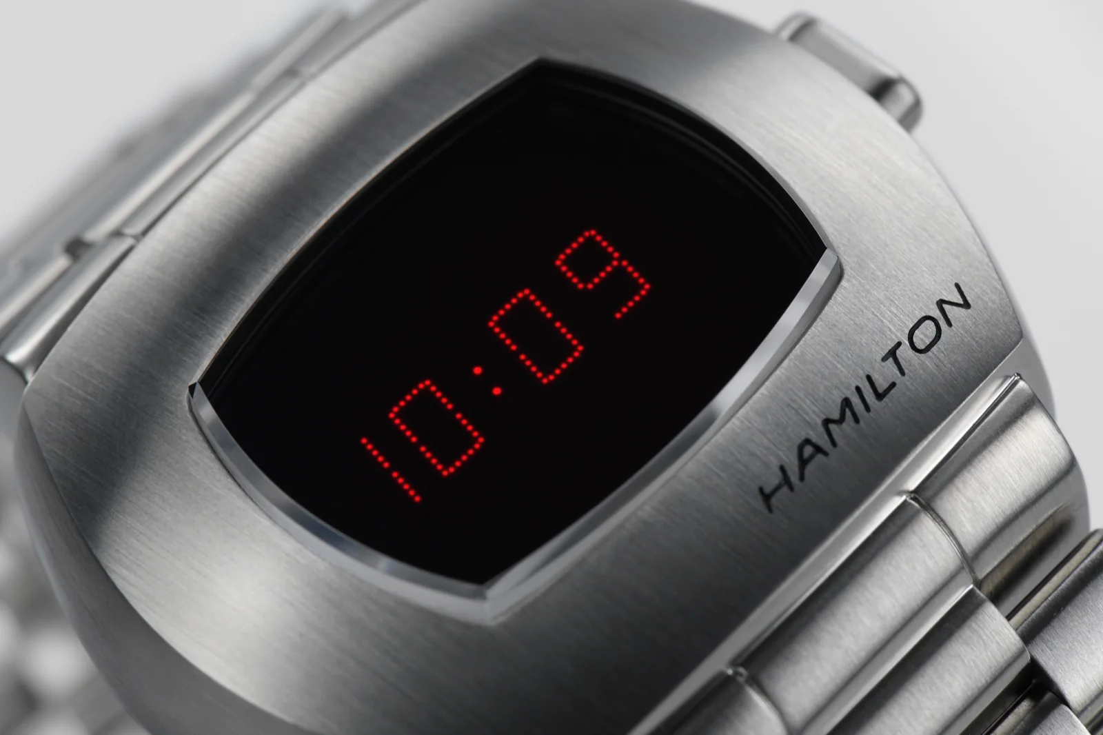 Hamilton PSR Digital Quartz 41mm x 35mm Red digital display - Image 3