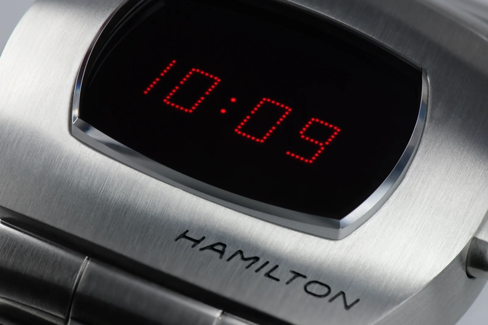 Hamilton PSR Digital Quartz 41mm x 35mm Red digital display - Image 4