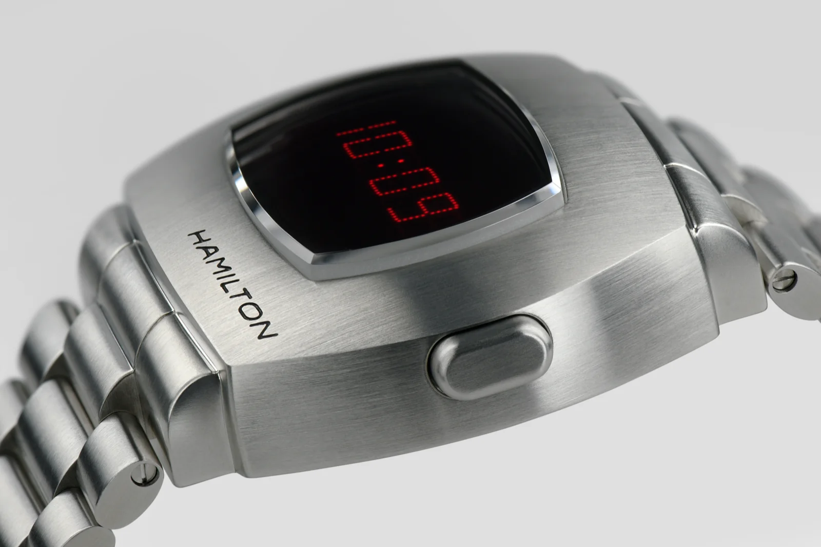 Hamilton PSR Digital Quartz 41mm x 35mm Red digital display - Image 5