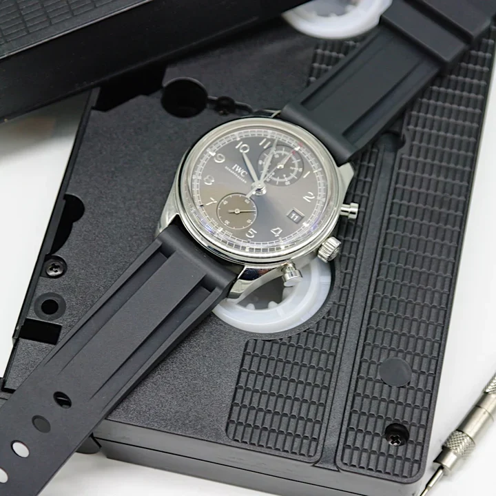 Tempomat - 22mm Black Rubber Strap - Image 2